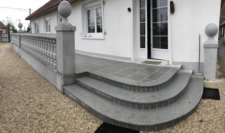 terrase et garde-corps en granit